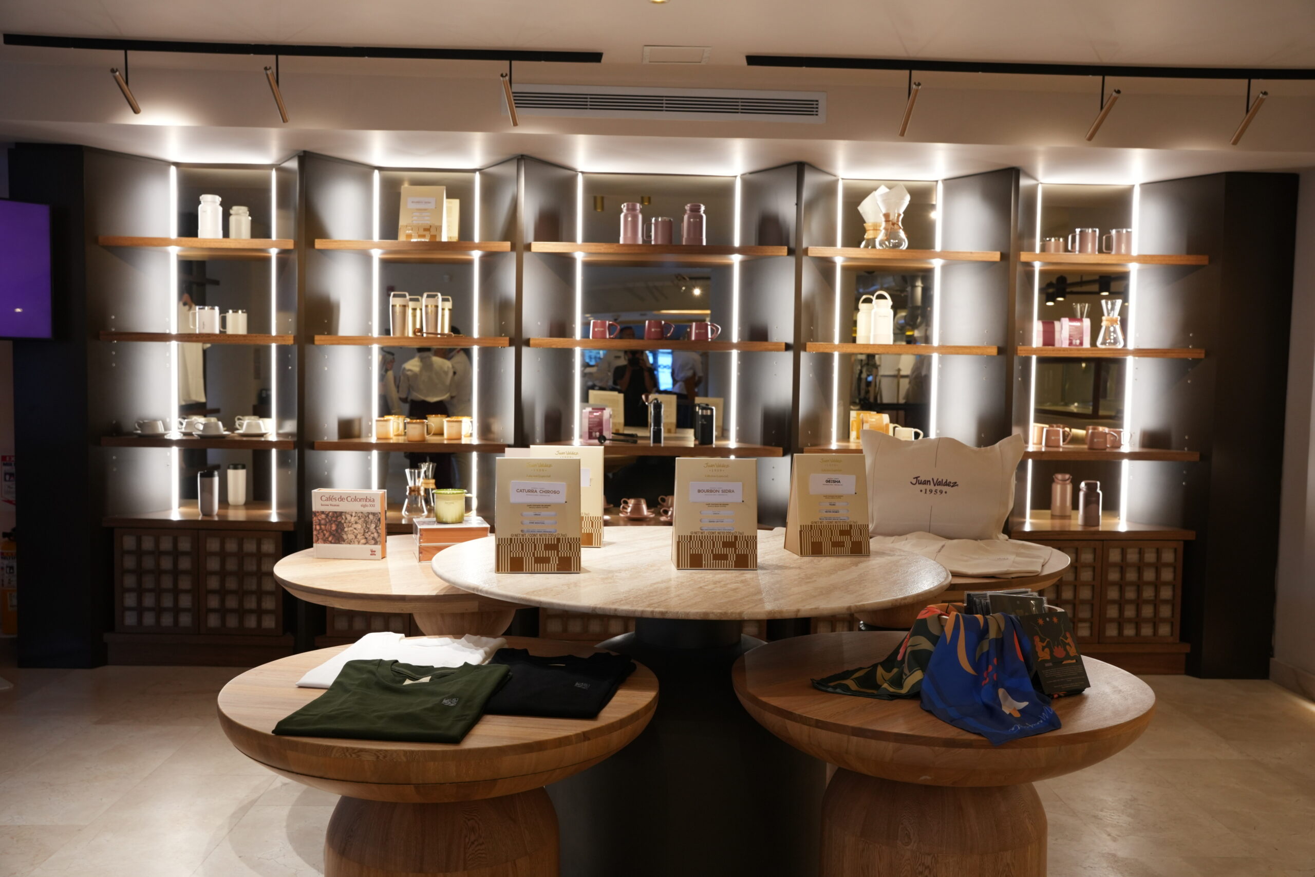 La primera flagship store de Juan Valdez transforma la manera de vivir ...